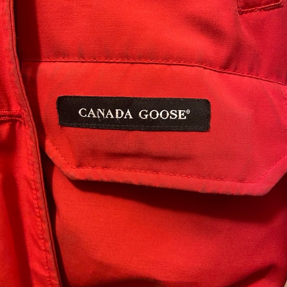 Red Canada Goose Chilliwack Bomber - Picture 3 of 10